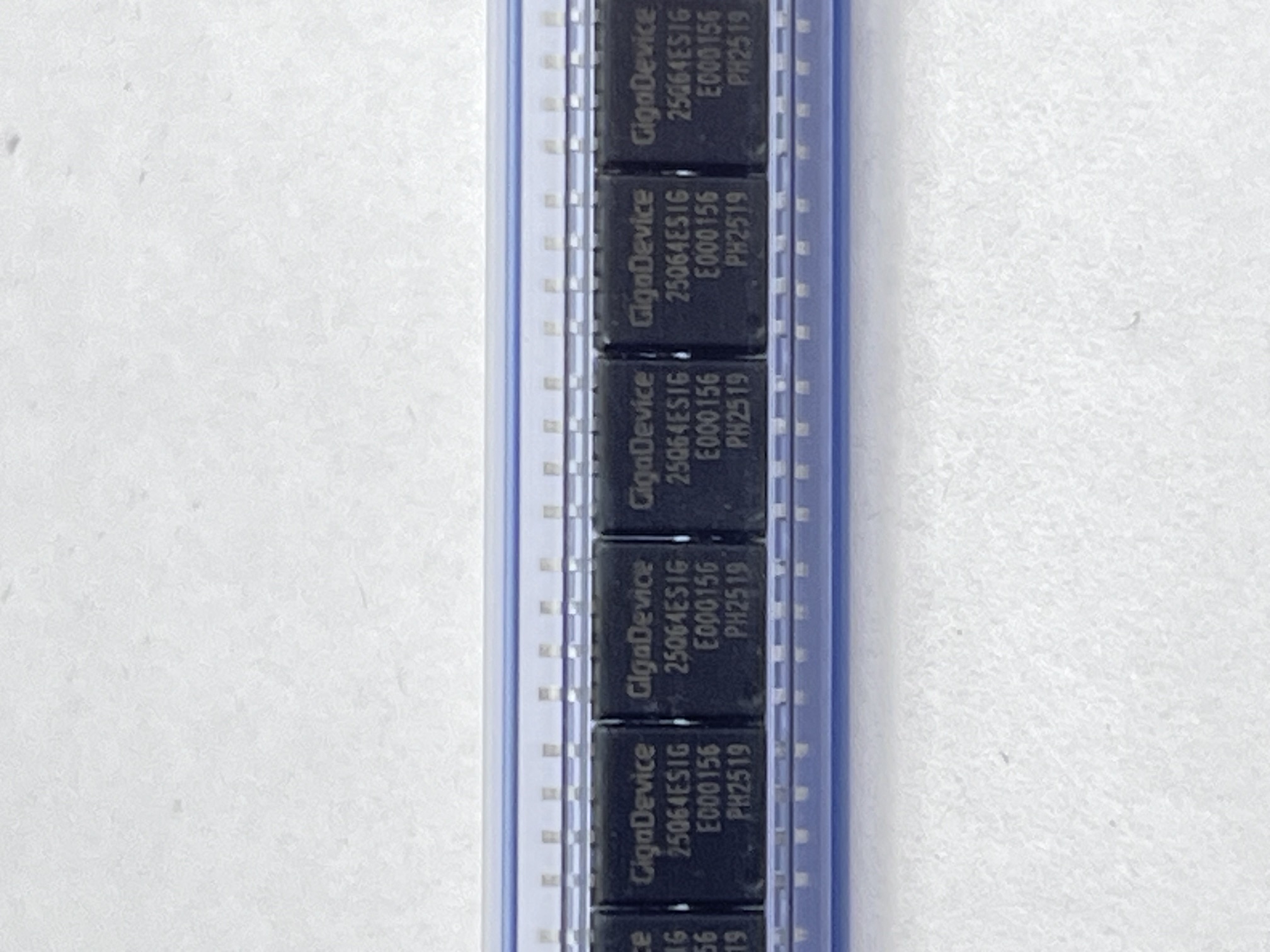 GD25Q64ESIG - Flash 64Mbit SPI 2,7-3,6V 133MHz - SOP-8-208mil