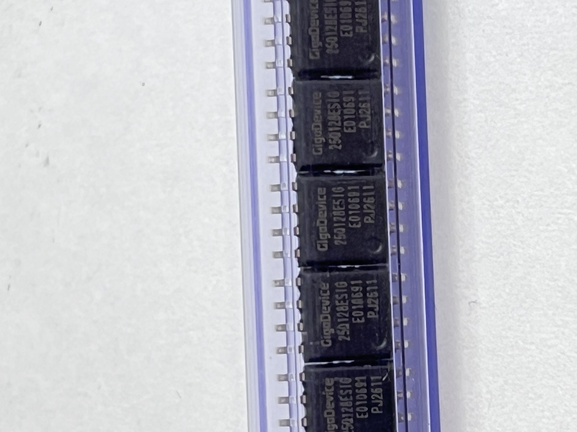 GD25Q128ESIG - Flash 128Mbit SPI 2,7-3,6V 133MHz - SOP-8-208mil