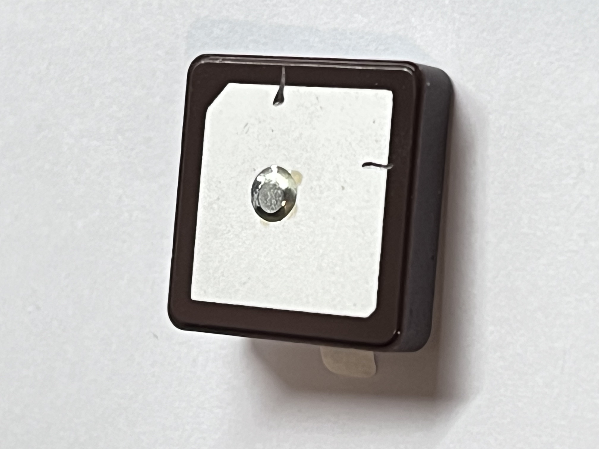 BWGNSCNX18-18W4 - GNSS-/GPS-Keramik-Patchantenne 18x18 mm, Durchsteckmontage - Through Hole 18x18mm