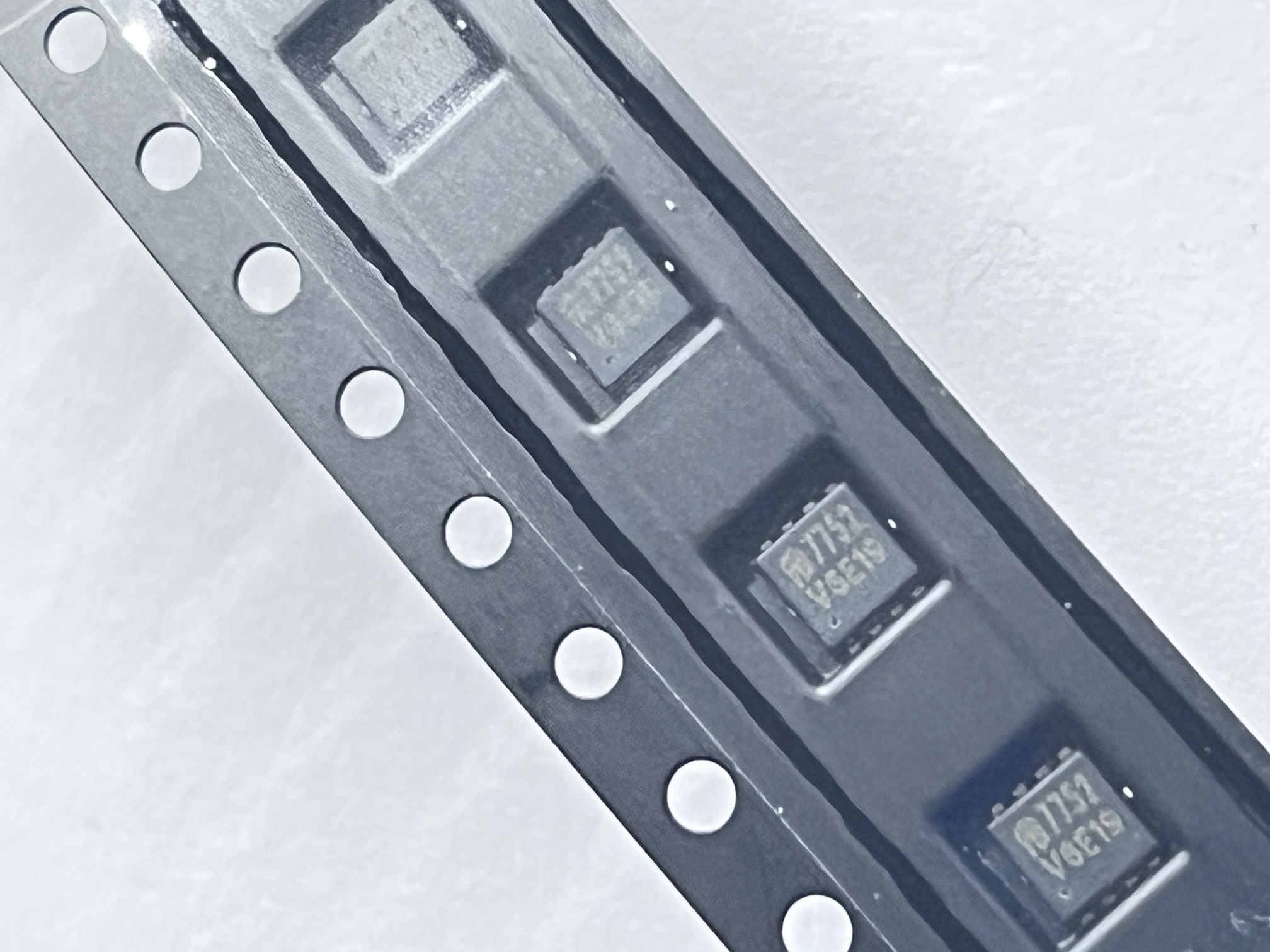 AON7752-VB - N-Channel MOSFET 30V 40A 6W - DFN3x3-8