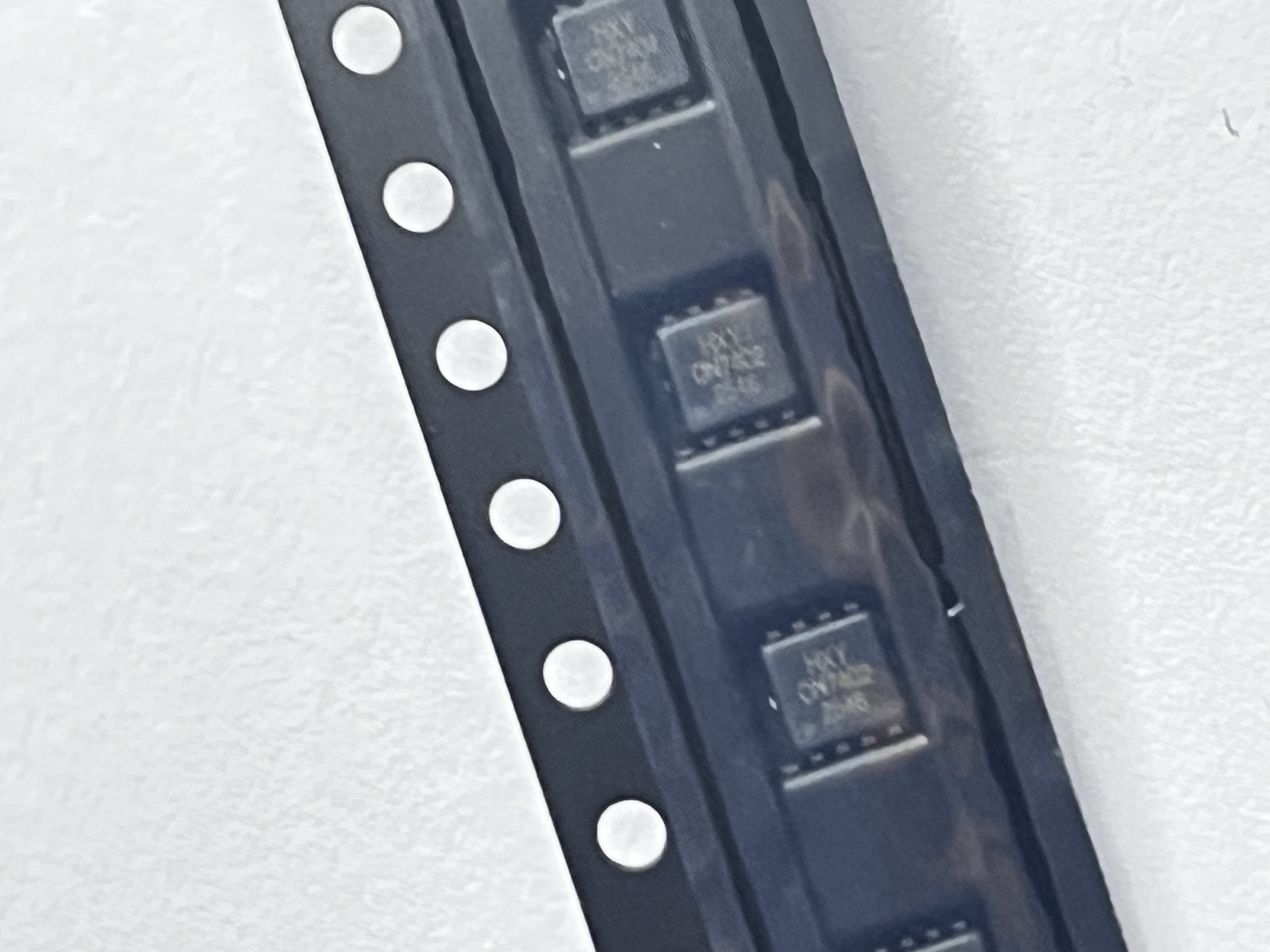 AON7402 - N-Channel 30V 30A - DFN-8L(3x3)