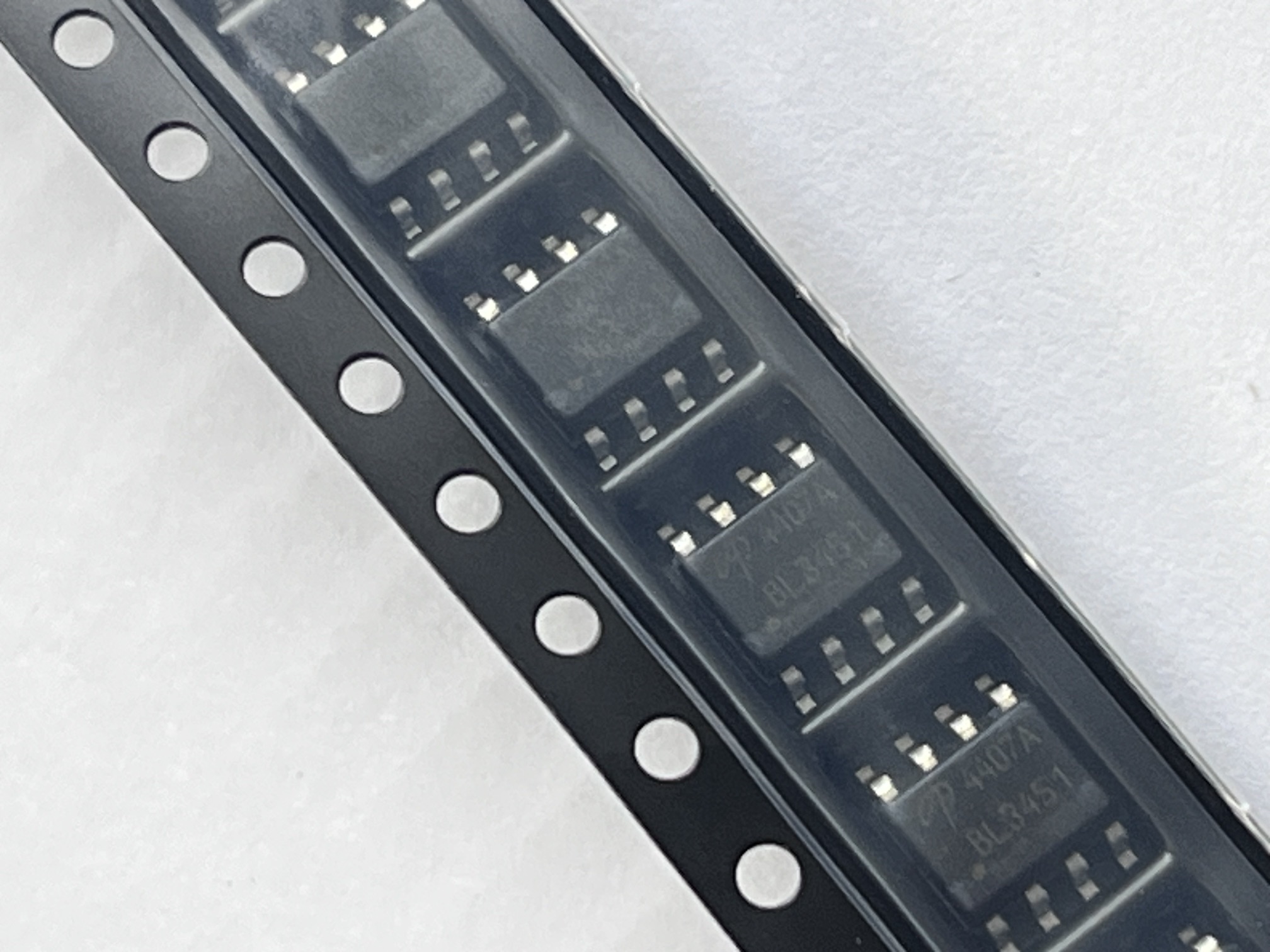 AO4407A - P-Channel MOSFET 30V 12A 3,1W - SOIC-8